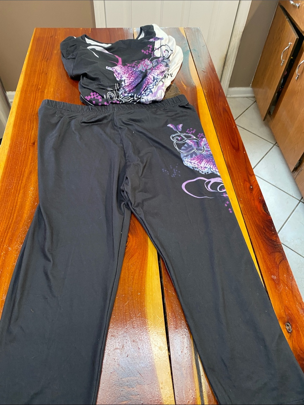 Capri Set W/ XXL Bottoms and Top P60